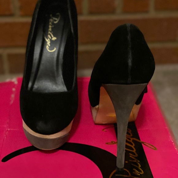 Cute black, gray with a little tan platform punps - Picture 2 of 5